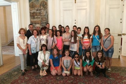 Посещение на деца от Троян в Посолството в Париж